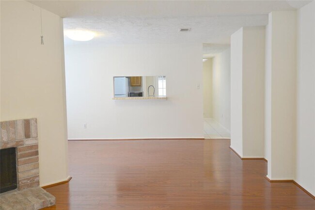 Building Photo - 9611 Wellsworth Dr