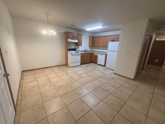 Building Photo - 305-307 E. Asher Ct.