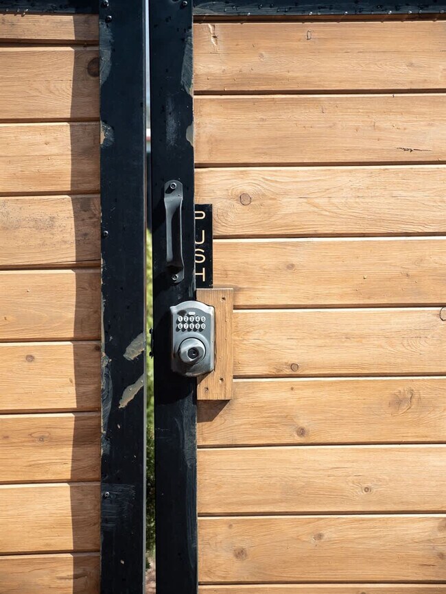 Building Photo - 3413 W Sunset Ave