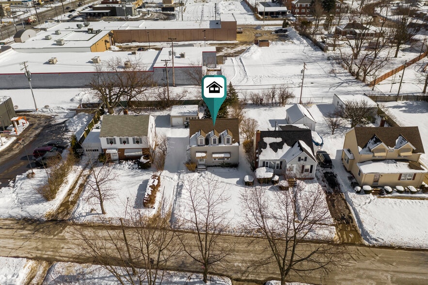 Building Photo - 1515 Longwood Dr