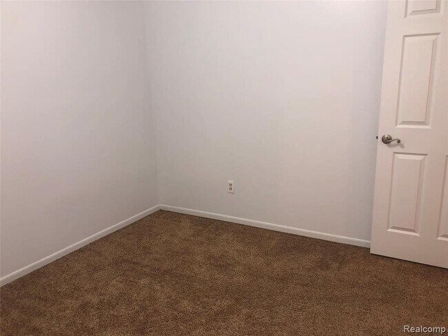 Building Photo - 18633 Negaunee