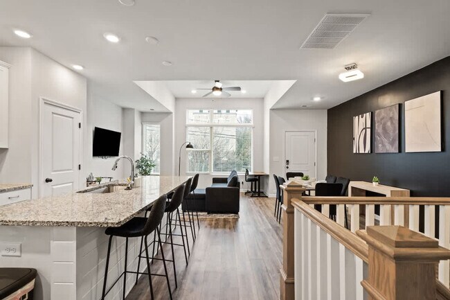 Building Photo - 2033 Statesville Ave