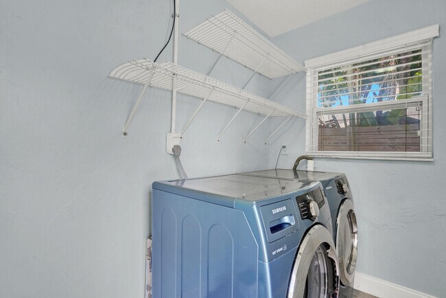 Building Photo - 501 SW 8th St