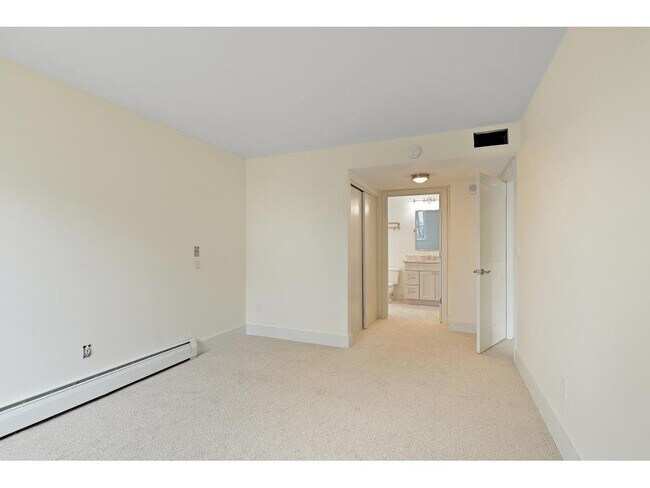 Building Photo - 1425 W 28th St