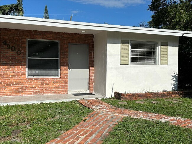 Primary Photo - 4900 SW 28th Terrace