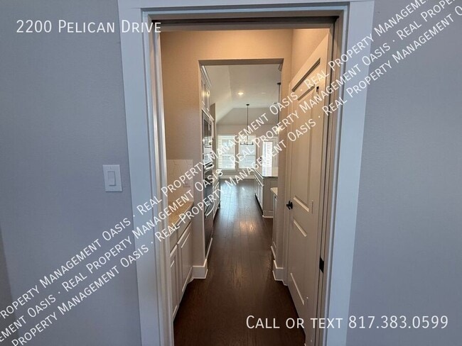 Building Photo - 2200 Pelican Dr