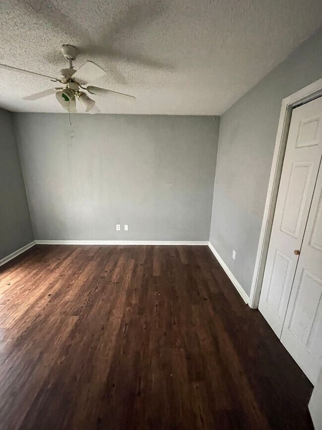Building Photo - 322 Sagewood Dr