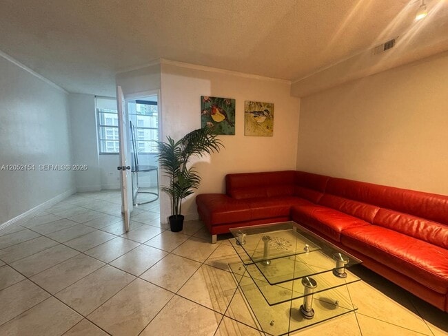 Building Photo - 905 Brickell Bay Dr