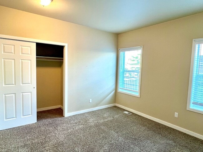 Building Photo - SILVP01