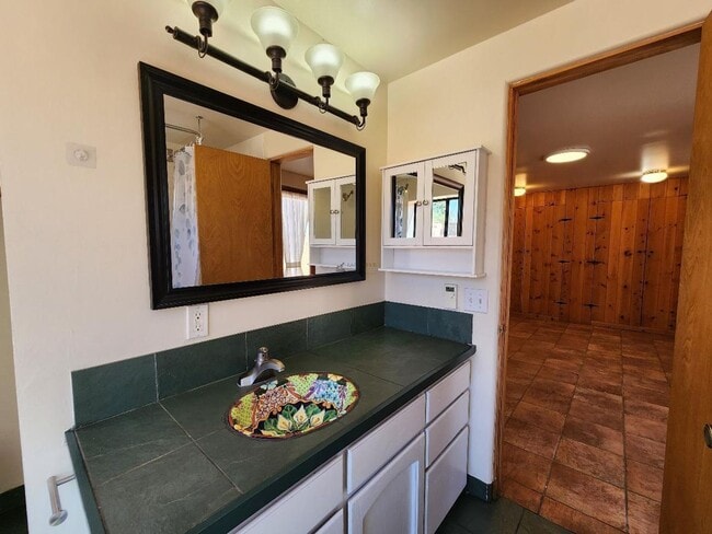 Building Photo - 212 Tesuque Dr