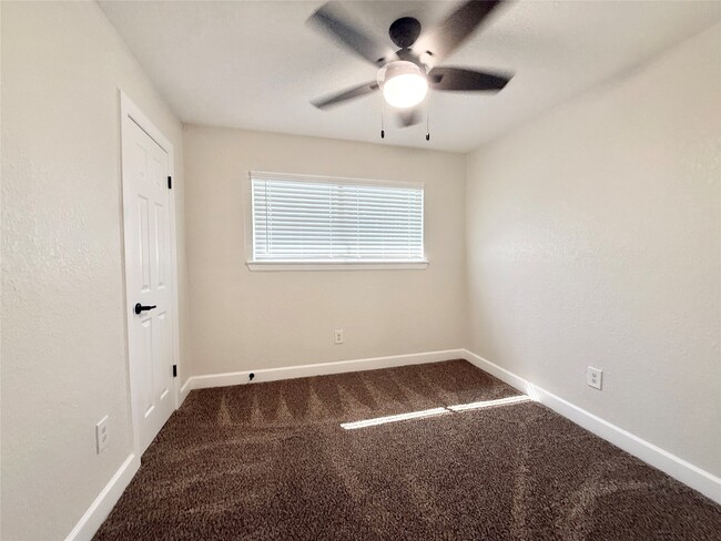 Building Photo - 1429 Northview Dr