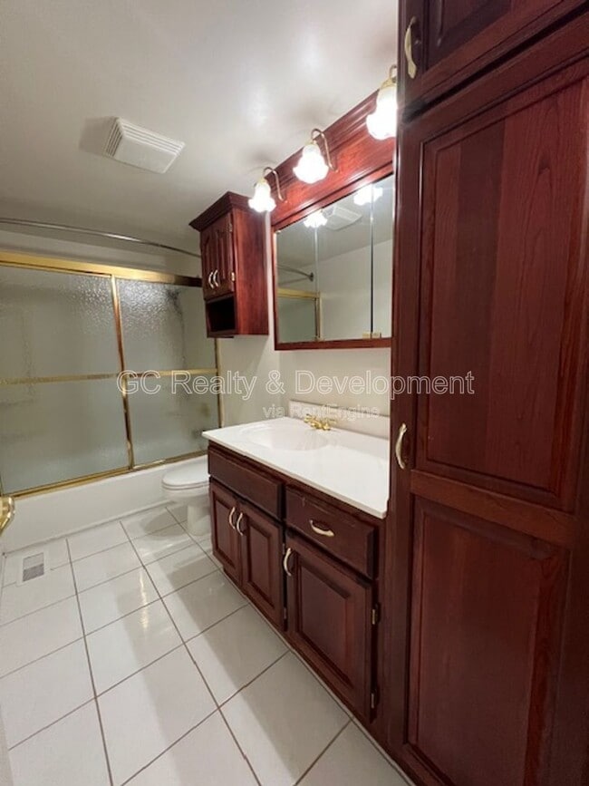 Building Photo - 1540 Edgefield Ln