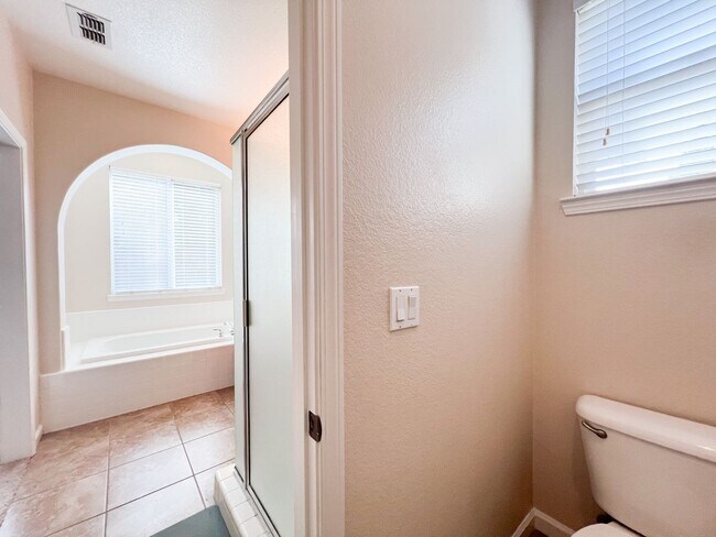 Building Photo - West Sacramento Gem with 3 Bedrooms & 2 Ba...