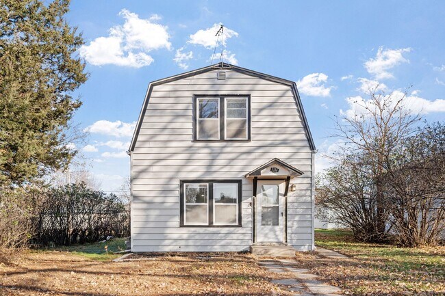 Building Photo - Updated 4-Bedroom 1.5-Bathroom Home in Minneapolis