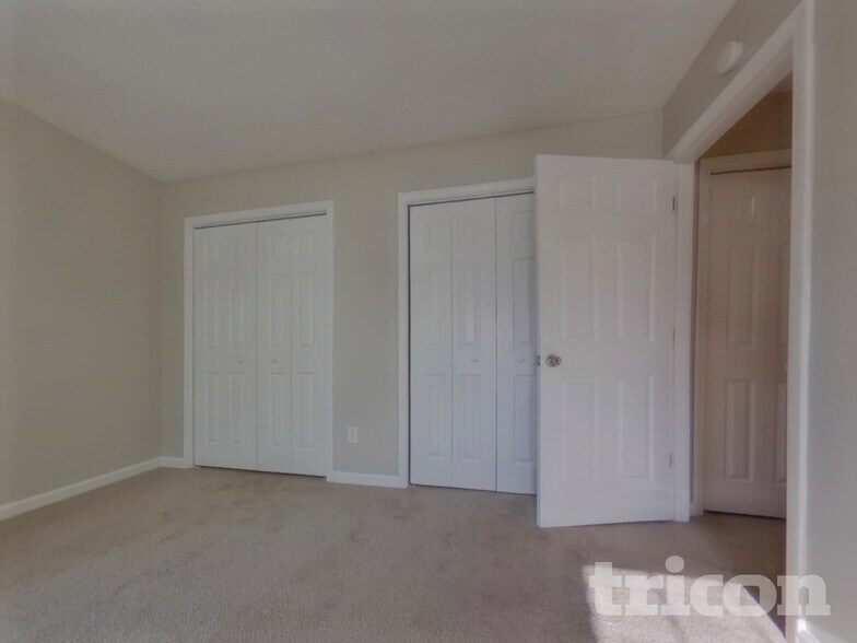 Building Photo - 2054 Laird Rd