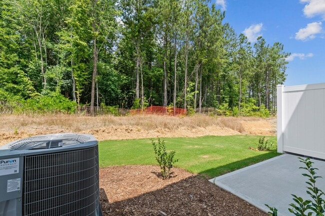 Building Photo - Modern 3-Bedroom Townhome Near Downtown Du...
