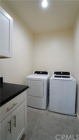 Building Photo - 4543 Saturn St