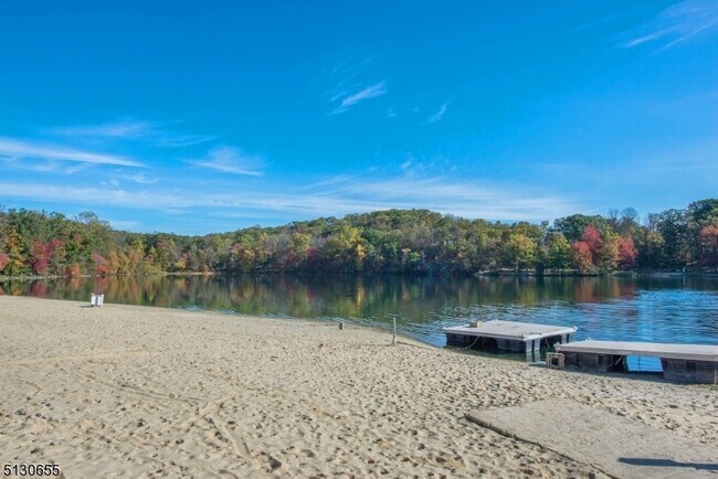 Building Photo - 25 Lake Rd