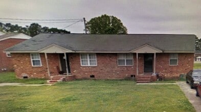 Building Photo - Two Bedroom, One Bath Apartment for Rent