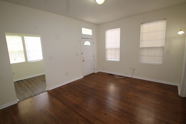 Building Photo - 216 W 38th St