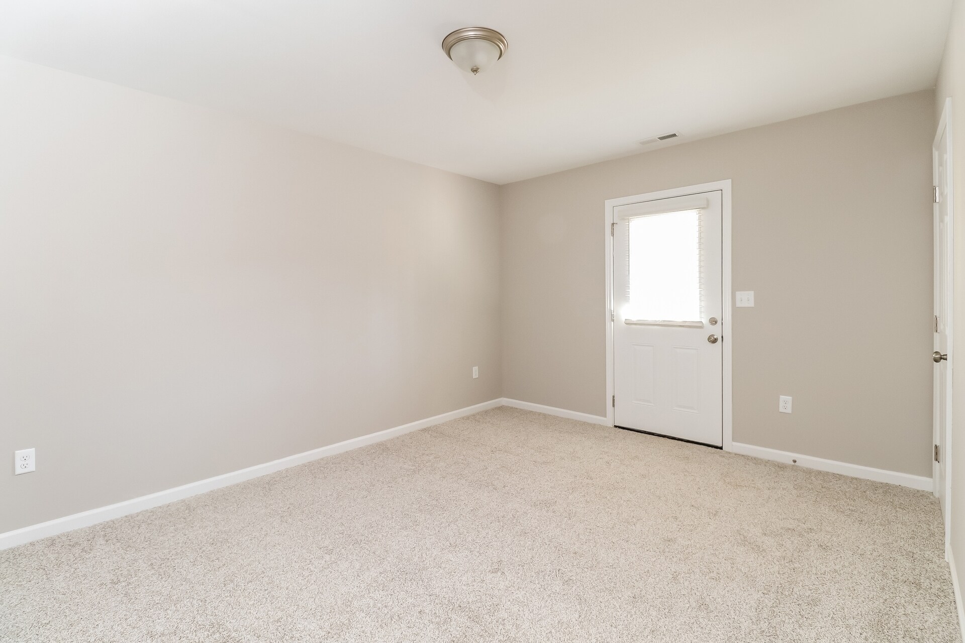 Building Photo - 521 Sycamore Br Rd