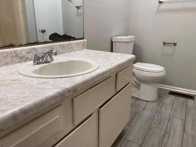 Building Photo - 257 Tinker Hill Cv