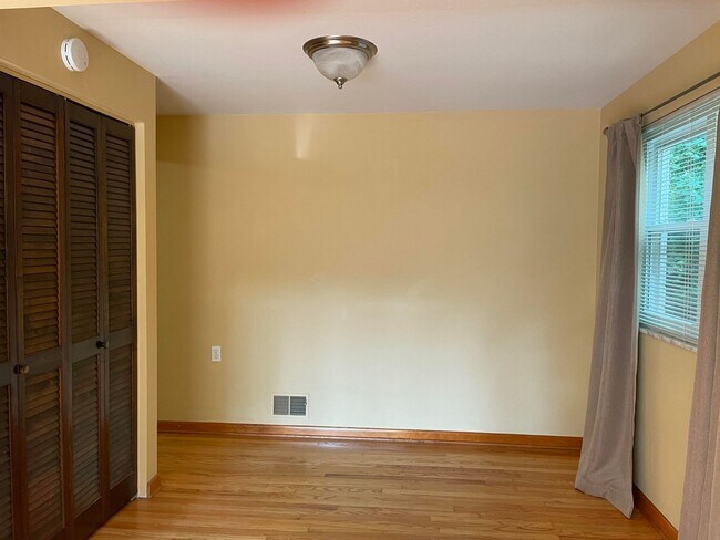 Building Photo - bre121