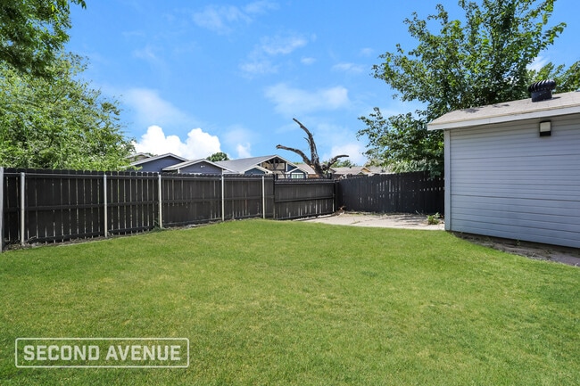 Building Photo - 2024 Lewiston Ave