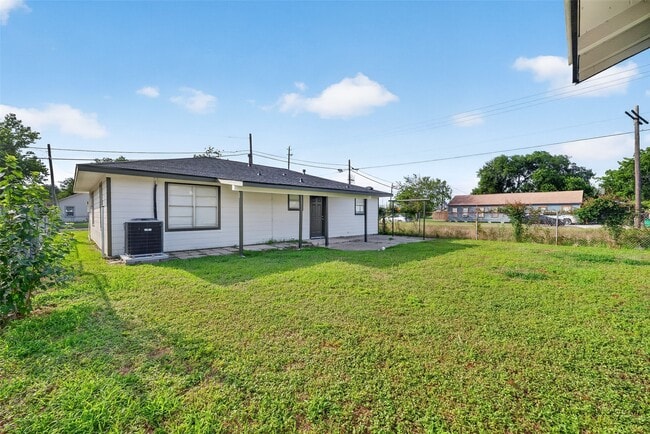 Building Photo - 1200 Cypress St