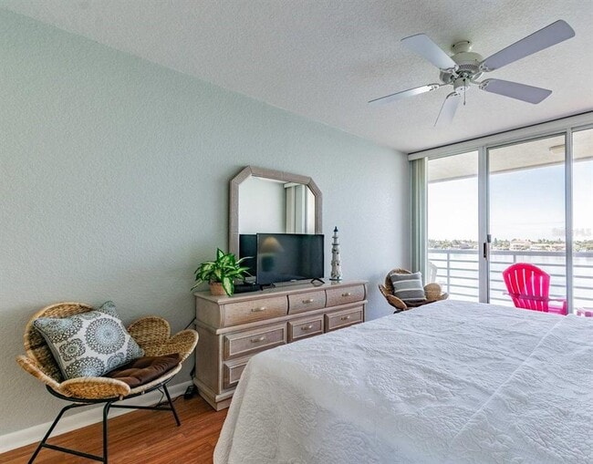 Building Photo - 6085 Bahia Del Mar Cir N