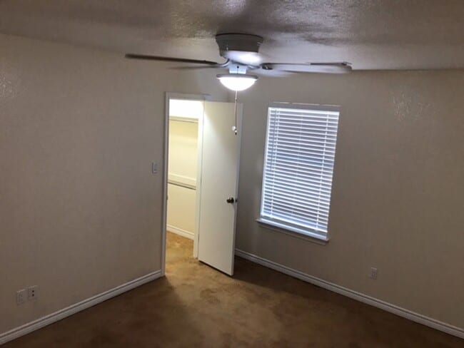 Building Photo - $1195 -Charming duplex in Pilot Point