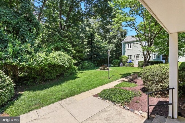 Building Photo - 9882 Hollow Glen Pl