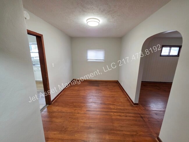 Building Photo - 3 bed house for RENT