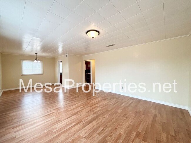 Building Photo - 17571 Deodar Ave