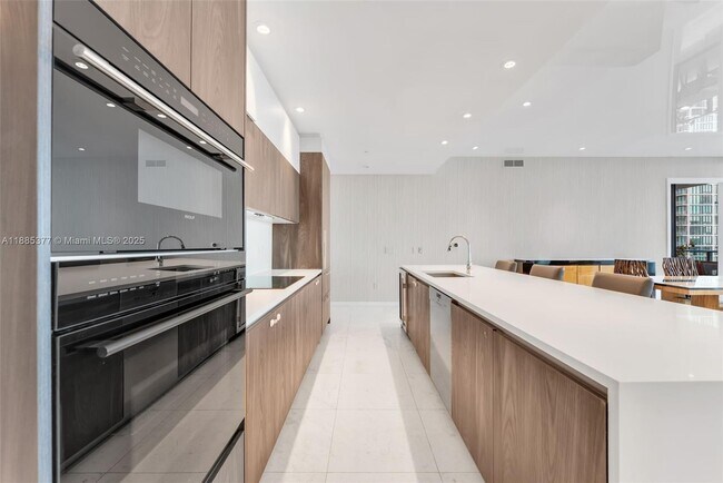 Building Photo - 480 NE 31st St