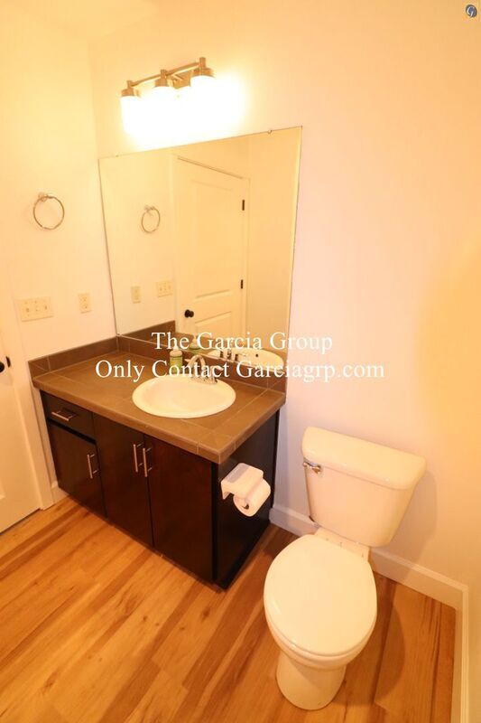 Building Photo - 765 NE Adwick Dr