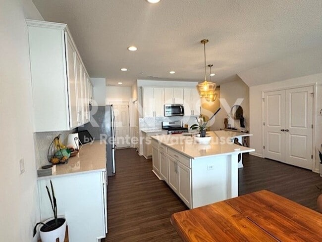 Building Photo - PRIME 3BD/2.5BA TOWNHOUSE IN MAPLE GROVE