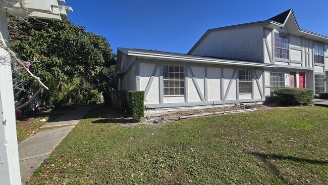 Building Photo - 1715 Bentley Blvd