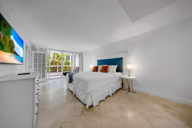 Building Photo - 1717 N Bayshore Dr