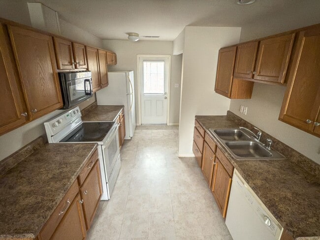 Building Photo - 2563-2563 E Morris Dr