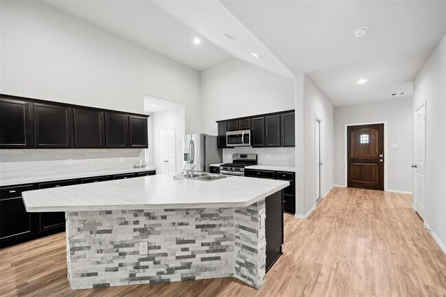 Building Photo - 14102 Silver Falls Ct