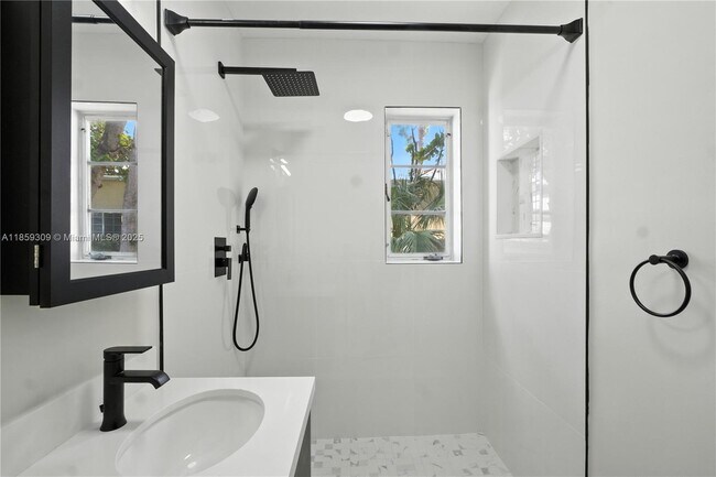Building Photo - 2545 SW 27th Ln