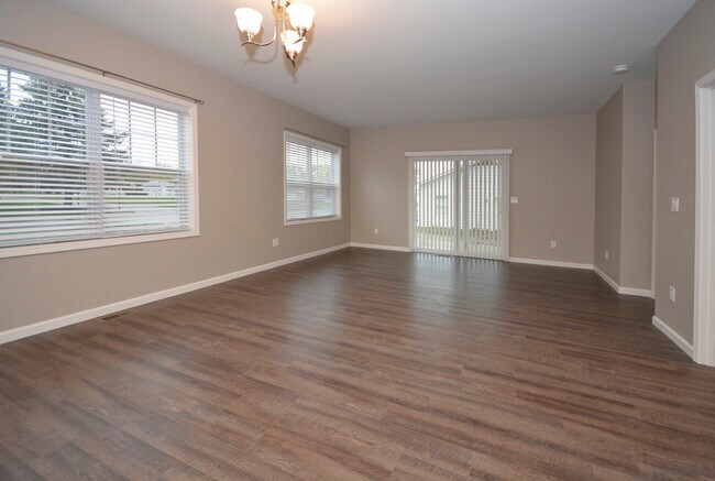 Building Photo - 512 Dearbaugh Ave