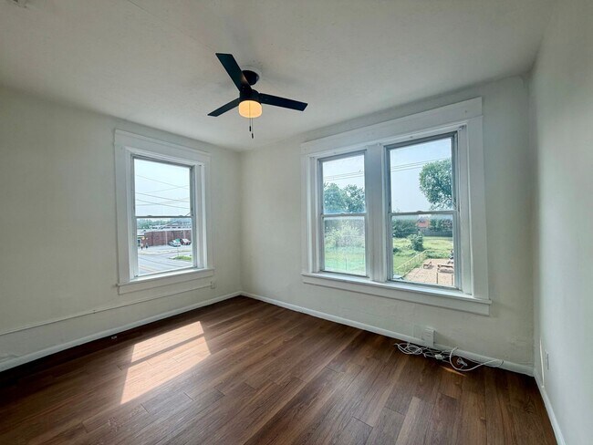 Building Photo - {2202 - A} Spacious Two Bedroom Condo in Historic Pendleton Heights Available Immediately
