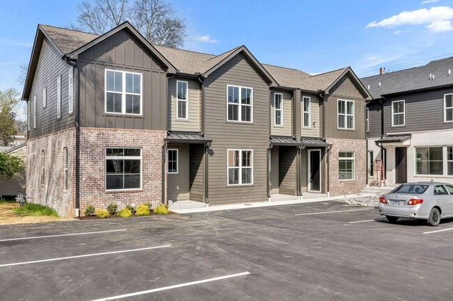 Building Photo - 425 Veritas St