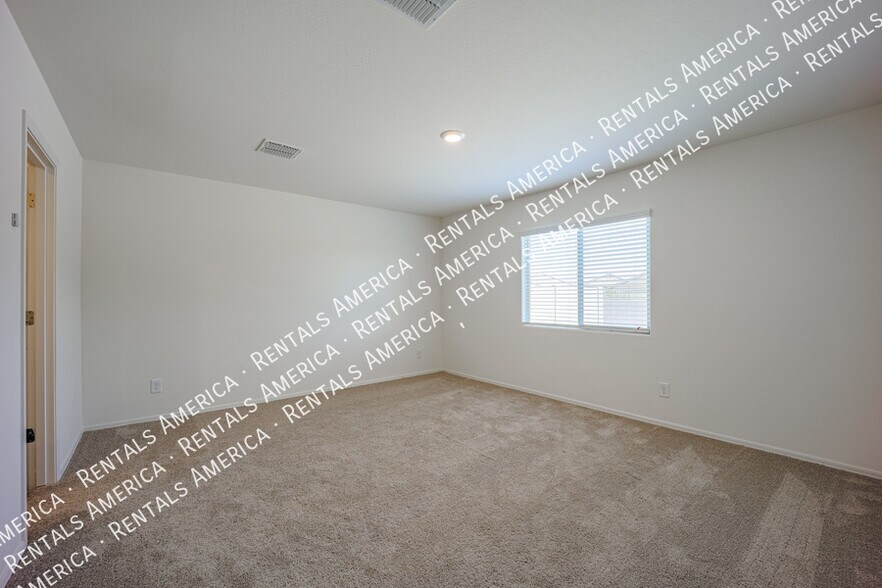Building Photo - 466 W Black Hawk Pl