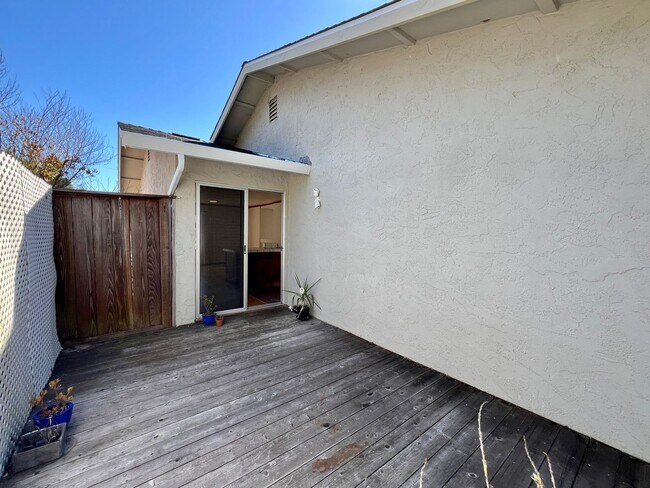 Building Photo - Spacious 4-Bed, 3-Bath Single-Family Home ...