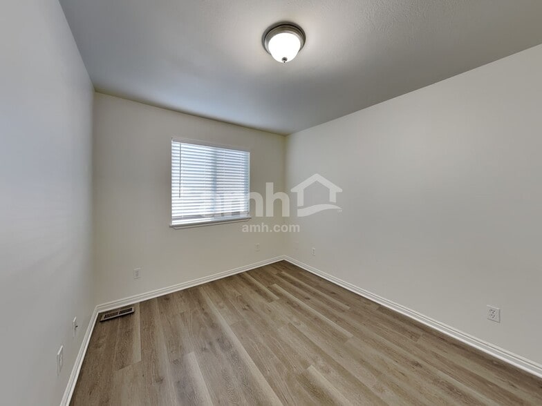 Building Photo - 6828 Denby Dale Rd