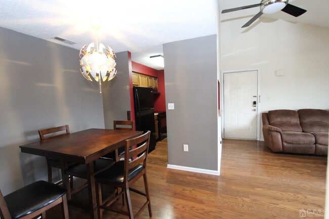 Building Photo - 5015 Ravens Crest Dr
