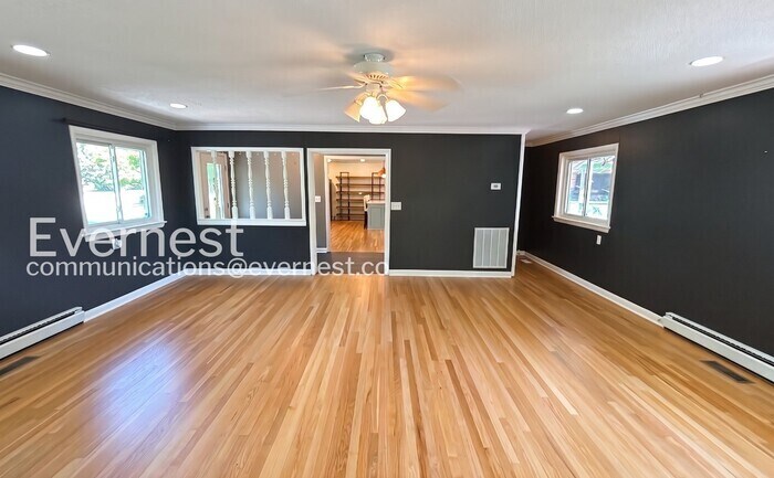 Building Photo - 826 Claremont Ct